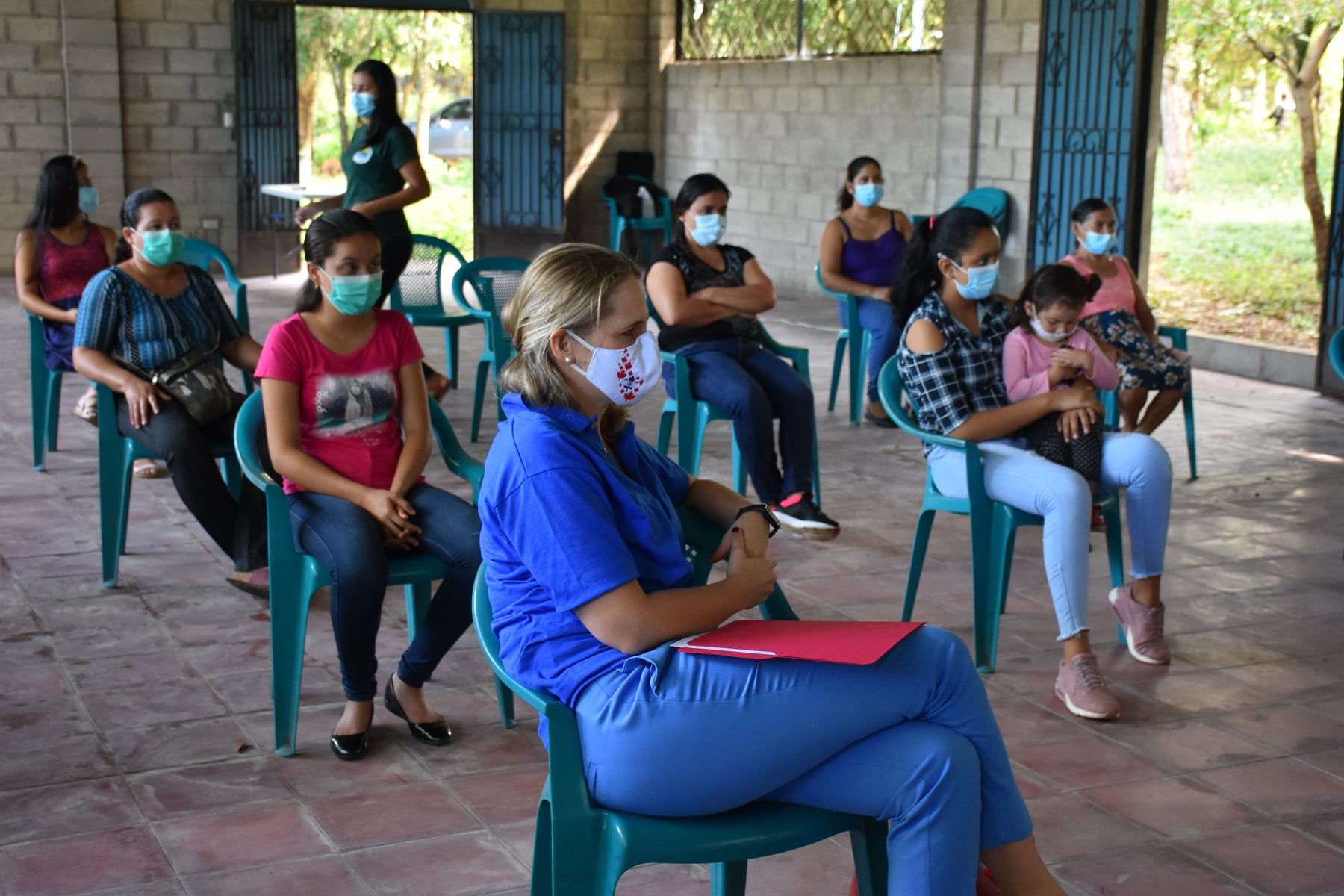 Embajadora de Canadá en El Salvador, Karolina Guay realizó una visita a la comunidad San Antonio del municipio de Suchitoto