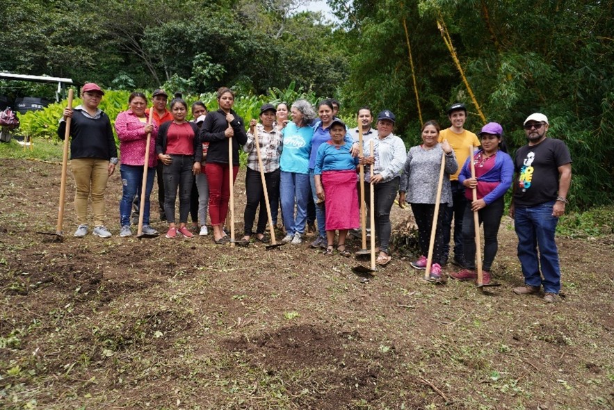 Foto: Colectivo de mujeres de C. San Juan Dos Alegría participantes del proyecto que ejecuta la Fundación REDES, con el financiamiento de Manos Unidas, Gobierno de la Rioja, Concello de Vigo.
